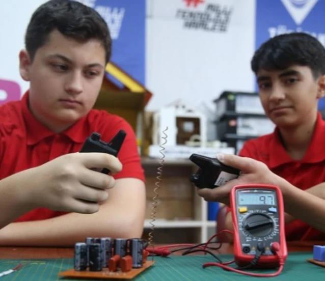 Elektromanyetik alanlardan elektrik hasadı! 2 ortaokul öğrencisi geliştirdi
