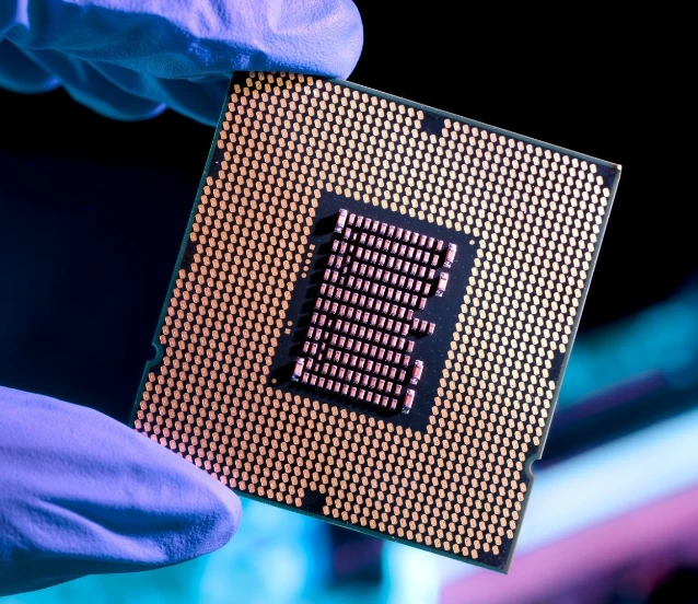 Elektronikte ısı barajı aşıldı: 700 dereceye dayanan bellek