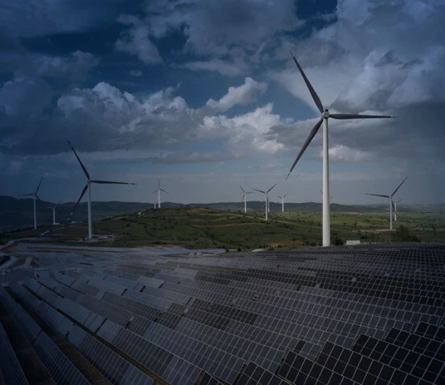 Enerjide çeşitlilik artıyor: Yenilenebilir hibrit yatırımları  4 milyar dolarlık büyüklüğe ulaştı