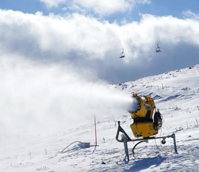 Erciyes Kayak Merkezi, suni karlama ile yeni sezona hazırlanıyor