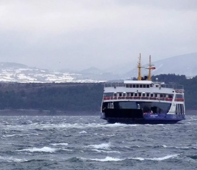 Fırtına nedeniyle Gökçeada ve Bozcaada feribot seferleri iptal edildi