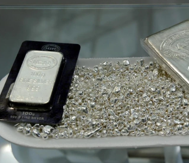Gümüşte tarihi rekor: Ons fiyatı 56 doların üzerine çıktı! Yükseliş sürecek mi?