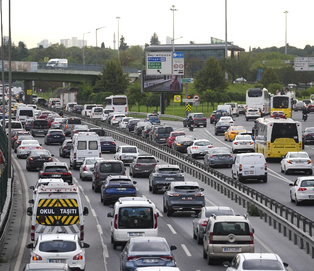 Haftanın üçüncü gününde trafik yoğunluğu yüzde 67 seviyesinde