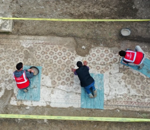 Hatay'da temel kazısında Geç Antik Çağ'a ait mozaik bulundu