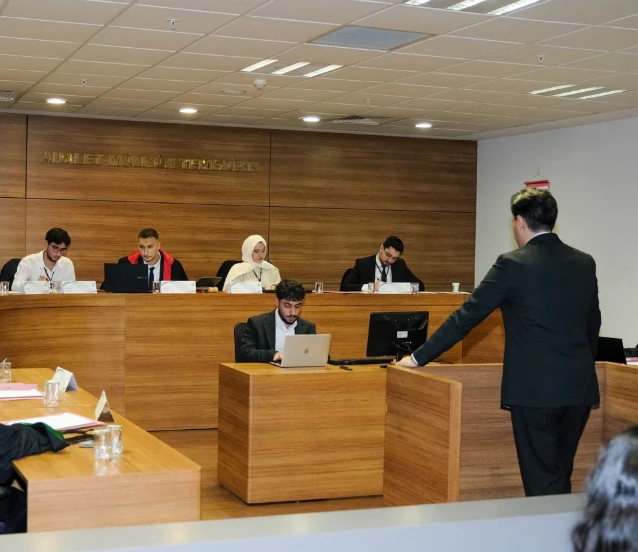 Hukuk öğrencilerine farazi dava simülasyonu