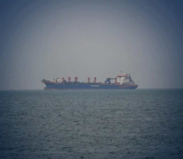 Hürmüz Boğazı 2 haftalık mola ile açıldı: İlk gemiler geçti