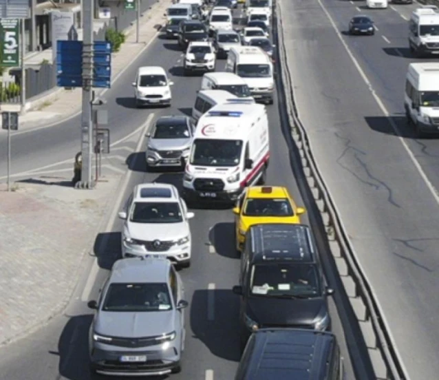Ambulanslar için araç radyolarına anons yapılacak