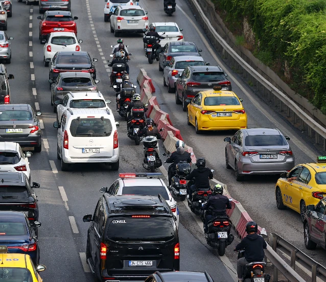İstanbul’da bayram sonrası ilk iş günü trafik yüzde 76’ya çıktı