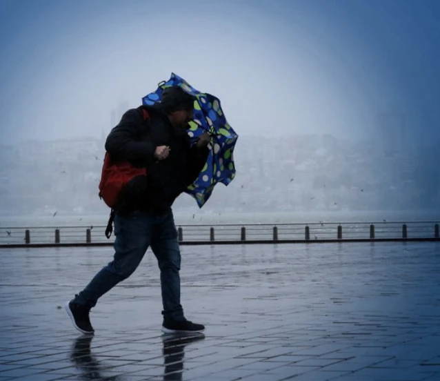 İstanbul'da fırtına ve sağanak şiddetlendi