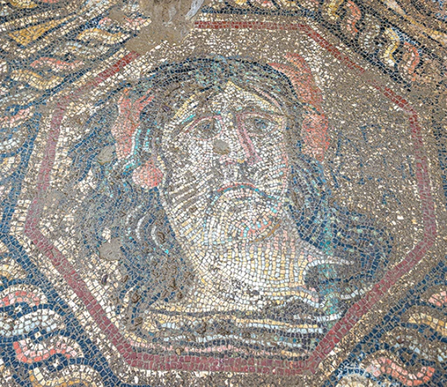 İznik'te 3. yüzyıla ait taban mozaiği gün yüzüne çıktı