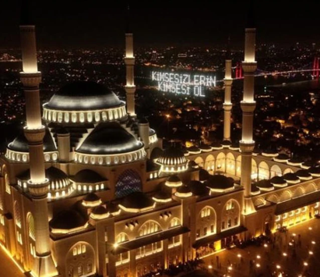 Kadir Gecesi pazartesi günü dualarla idrak edilecek