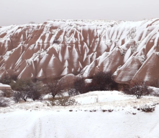 Kapadokya'da mevsimin ilk karı yağdı