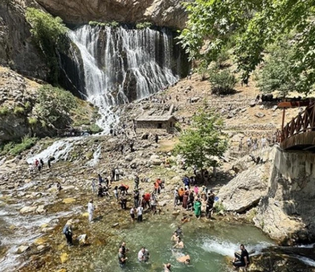Kapuzbaşı Şelaleleri, sıcaktan kaçanları ağırlıyor