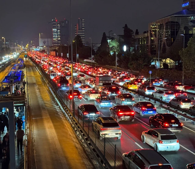 Karayolları Genel Müdürlüğü uyardı! Tem Otoyolu'nda çalışma var