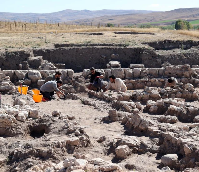 Kayalıpınar'da 56 çivi yazılı tablet ve 22 mühür baskısı bulundu