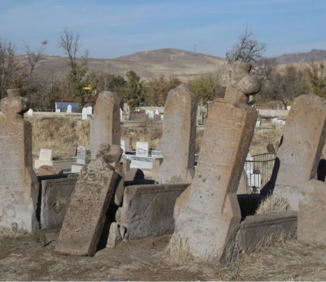 Kayseri'de Türk boyları ve Osmanlı dönemi bezemeli mezar taşları belgelendi