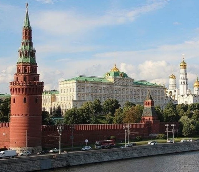 Kremlin’den petrol mesajı: Rusya arzı koruyor, yeni adım yok