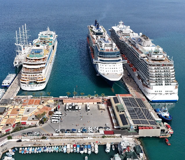 Kuşadası'na turist akını!