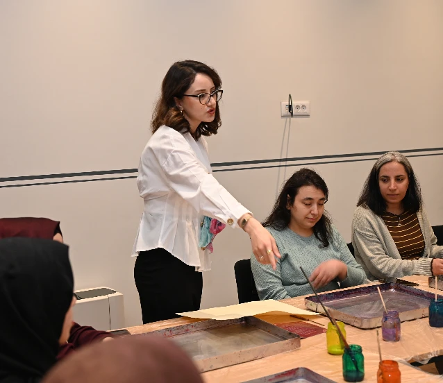 Kütüphane Haftası’nda ebru sanatıyla buluştular