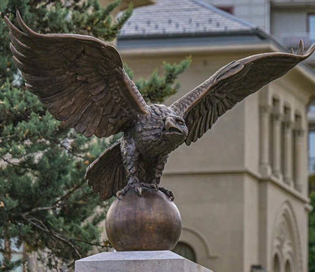 Macaristan Büyükelçiliği ev sahipliğinde Tuğrul Kuşu heykeli Ankara’da