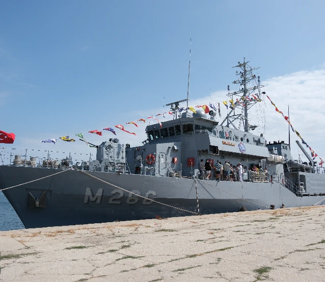 Mayın tarama gemisi TCG Amasra ziyarete açıldı