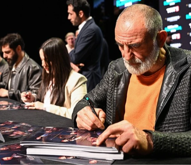 Mehmed: Fetihler Sultanı dizisi oyuncuları Külliye'de sevenleriyle buluştu