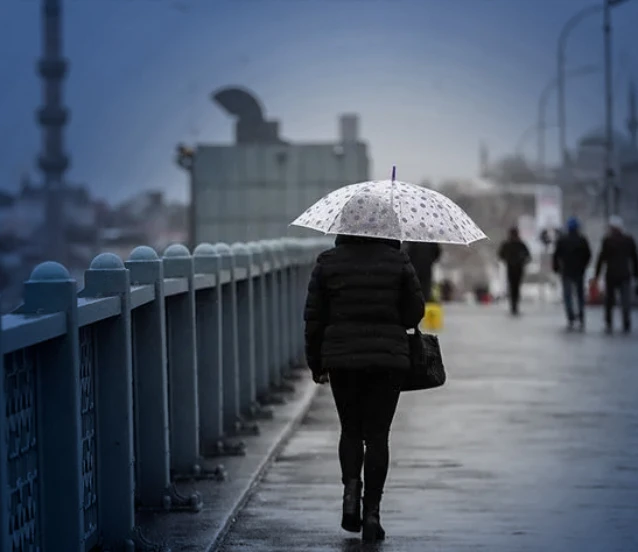 Meteoroloji'den 3 uyarı geldi: Sağanak, fırtına ve çöl tozuna dikkat