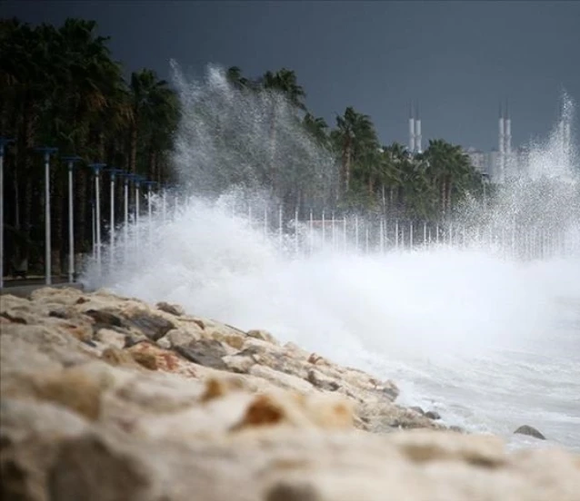 Meteoroloji'den İstanbul dahil 13 şehir için 'sarı' kodlu fırtına uyarısı