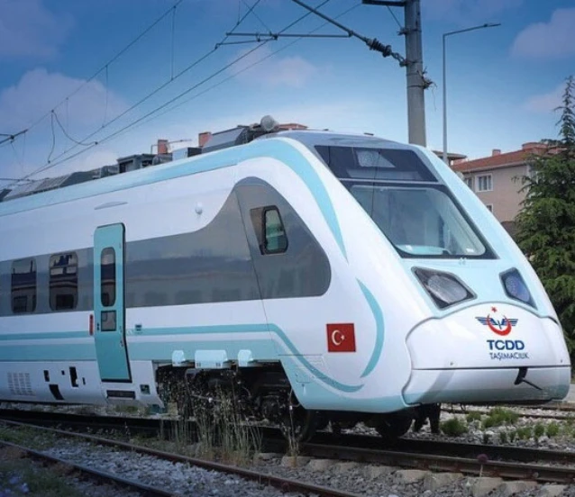 Milli elektrikli hızlı tren saatte 240 kilometre hıza ulaştı: Rekorunu yeniledi