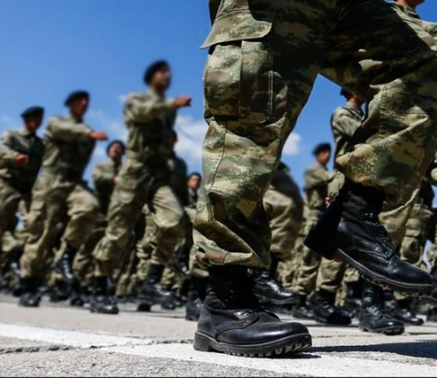 O ülke kararını değiştirdi! Zorunlu askerlik yeniden gündemde