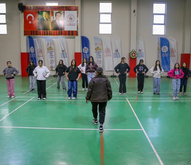 Öğrenciler tatilde gençlik merkezlerindeki faaliyetlerle ekrandan uzaklaştı