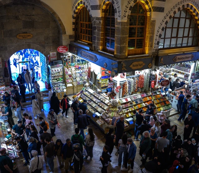 Osmanlı döneminden bugüne 400 yıllık ticaret mirası: Mısır Çarşısı