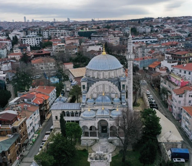 Osmanlı'nın barok ve geleneksel mimariyi buluşturduğu Ayazma Camisi