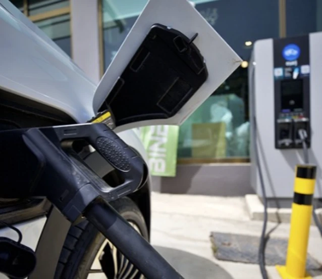 Oto şarjında yeni dönem: Ek ücretler kalktı, fiyatlar anlık açıklanacak