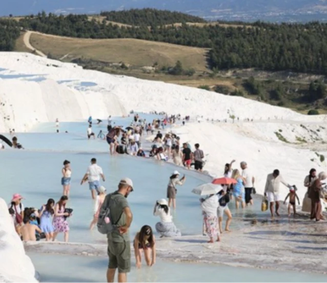 Pamukkale'de bayram tatili hareketliliği