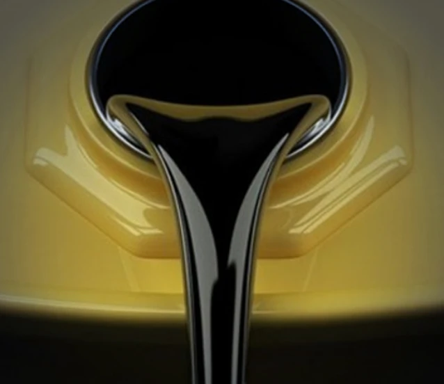 Petrol hafif geriledi: Ateşkes umutları yükseliş ivmesini kırdı