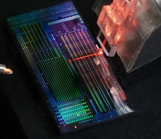 Saç telinden 100 kat küçük çip: Kuantum bilgisayarlar yakın