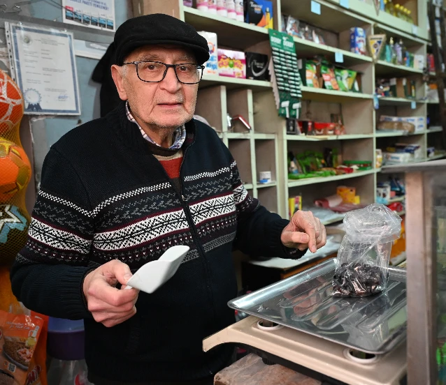 Sadece bakkal değil! Mahallenin 58 yıllık emanet sandığı