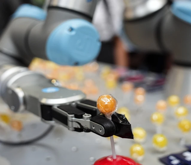 Sanayi robotlarının eğitim maliyetini düşüren yeni yapay zeka