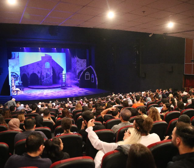 Sinema koltukları halk günüyle dolacak