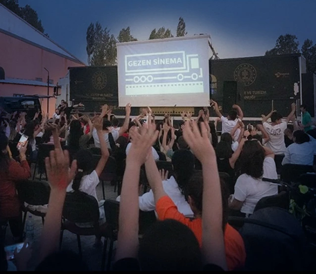 Sinema tırı her an karşınıza çıkabilir