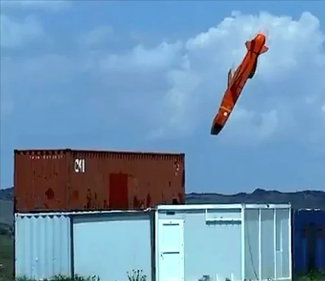 SOM'dan tam isabet! Yerli turbojet motoruyla hedefi 12'den vurdu