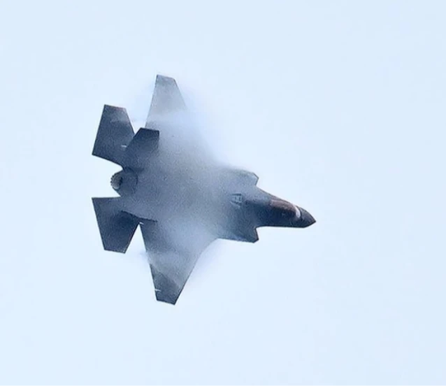 SON DAKİKA: Dünyada bir ilk: İran ABD’ye ait F-35’i vurdu, acil iniş yaptı
