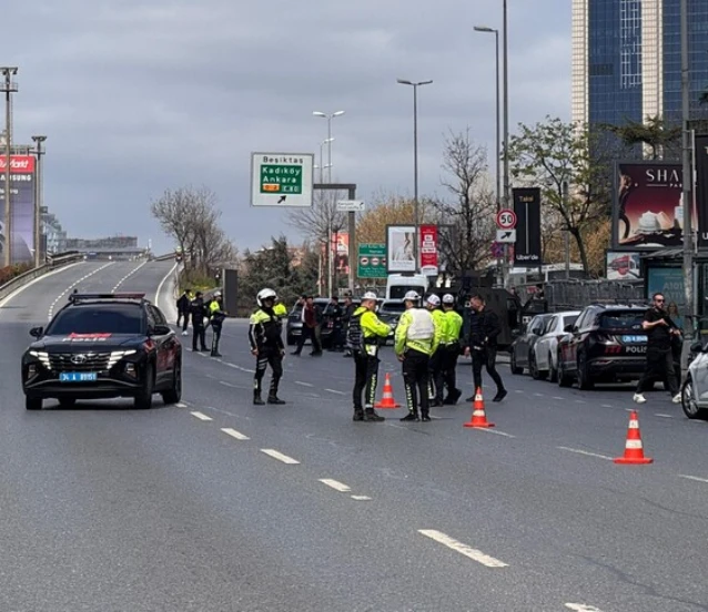 İsrail konsolosluğu yakınında çatışma!