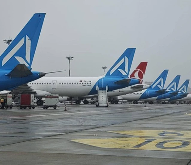 İstanbul’da hava trafiği aksadı: Uçaklar yönlendirildi