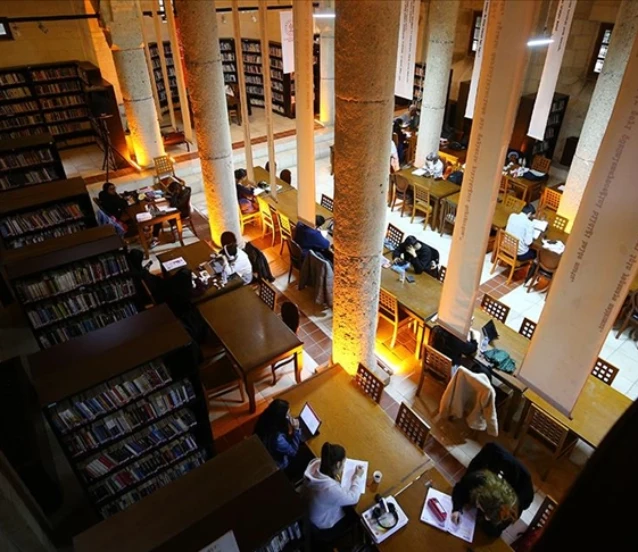 Tarihi kiliseye kurulan kütüphane 65 binden fazla kitapseveri ağırladı