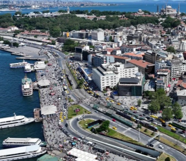Tarihi Yarımada'da bayram yoğunluğu havadan görüntülendi!