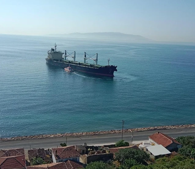 Tekirdağ'da gemi karaya oturdu! İncelemeler başladı