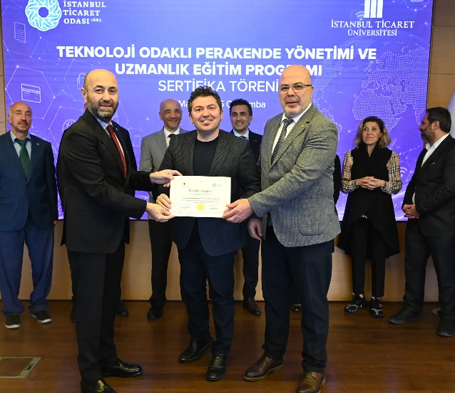 Teknoloji odaklı perakende yönetiminde sertifikalarını aldılar