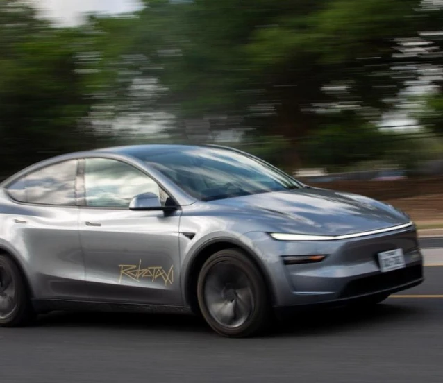 Tesla robotaksiler sorunlarla başladı